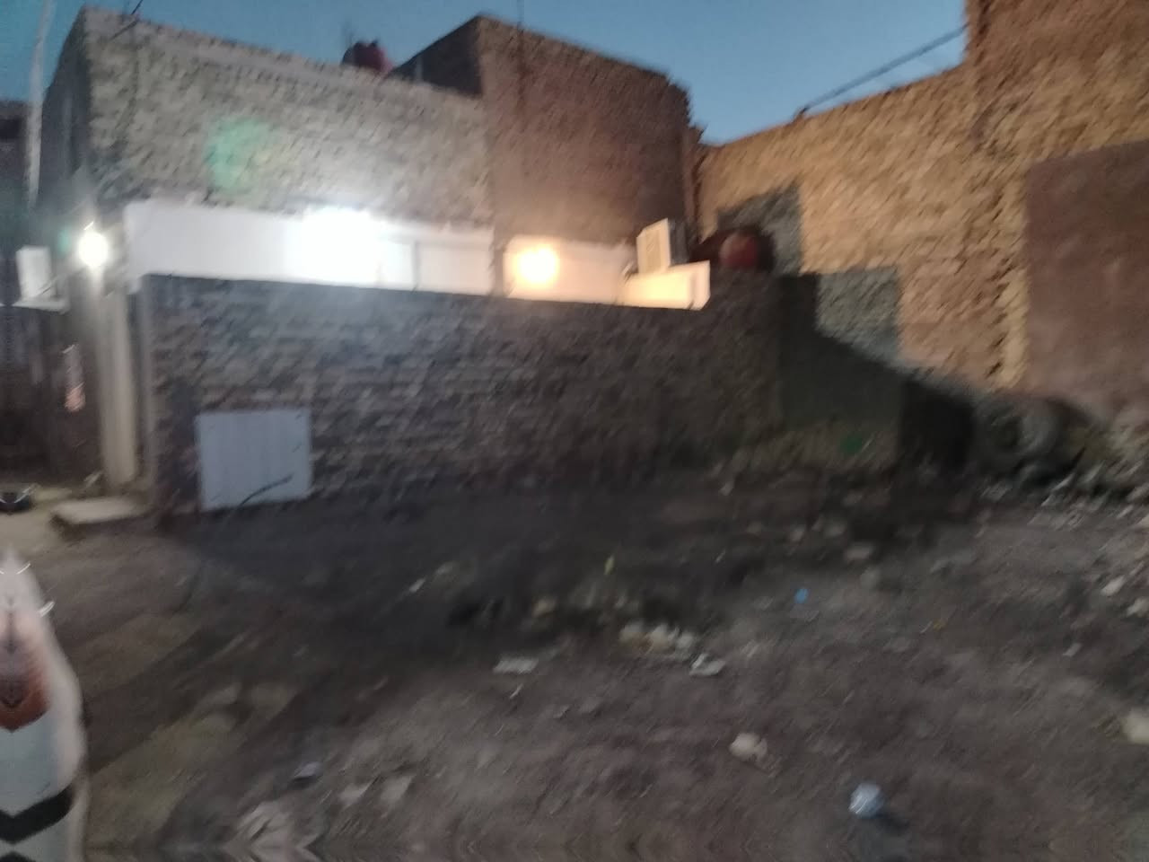 للبيع بيت ١٠٠متر ١٠×١٠+قطعه ١٠٠ متر ركن حي ثوره مقابل مدرسه اسامه ابن زيد ***********

