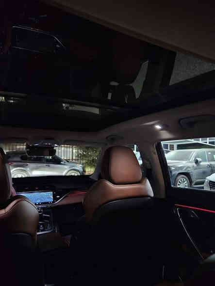 Geely Azkarra 2023 GF Full Option 4WD Mild-Hybrid 
جيلي ازكارا 2023 فول مواصفات دفع رباعي

فول مواصفات 1/1 - لون احمر ماروني

سعر 130 ورقه وبيها مجال 

مكان سياره حي الخضراء ***********

ماشية 29 الف كيلومتر قابلة للزيادة

- محرك 1.5 لتر تربو 3 سلندر مع محرك هايبرد EMS

- محرك صنع بشراكة جيلي وشركة فولفو السويدية

- عدد الاحصنة : 190

- تورك (عزم الدوران) : 300 نيوتن متر

48V EMS Motor - محرك كهربائي

- كير 7 سرعات دبل كلتش DCT - 4WD - دفع رباعي

- كراسي جلد طبيعي نوع نابا - تبريد وتدفئة وتحكم كهربائي ميموري الكراسي الامامية

- مودات قيادة (سبورت - راحة - ايكو اقتصادي - طرق وعرة)

- لايتات السيارة كلها فول LED

- اضاءة داخلية مع الوان مختلفة دشبول وبيبان

- سقف بانوراما - صندوق كهربائي

- كامرات و حساسات 360 درجة

- تبريد قطعتين و منفصلات سايق و الراكب

- اوتو هولد - نظام مساعدة على نزول المنحدرات

- رادار وكامرات امامي وخلفي - تحديد سرعة - قفل سرعة - محافظة على المسار - بريك تلقائي - قيادة الية

8x Surround Speakers سماعات

- مري كهربائي وشفط - مراية وسطية تعتيم ذاتي 

- التجوة الوسطية بداخلها فتحة تبريد تصير مثل ثلاجة صغيرة

- شاشة وسطية حجم 12.3" - وشاشة السائق دجتل

- ترحيب ذكي بالانارات مع غلق النوافذ اوتوماتك عند الخروج - فتح قفل بالاقتراب من السيارة اوتو - جامات 4 اوتوماتك صعود ونزول

سيارة فول مواصفات 1/1 مكفولة كفالة عامة من الصبغ والبارد والحار

بيها تكحيل فقط و رصعة كلش خفيفة بباب السايق

رقم اربيل سيارة بـأسمي تحويل ثاني يوم - هزة وفحص كلشي جديد يعني تحويل مباشر بدون تعب

سيارة بضمان 5 سنوات
