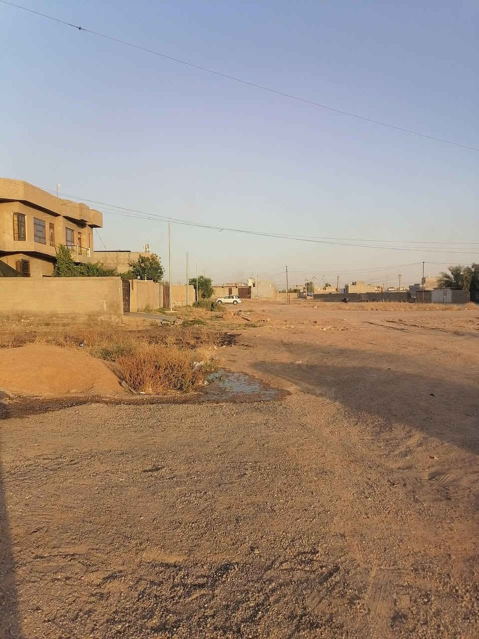 بيت للبيع مساحه 200 متر بناء حديث فول مواصفات دكتات تبريد مركزي طابقين
 الطابق الارضي استقبال ومطبخ وهول موزع وغرفتين نوم وصحيات
والطالبق الثاني هول وغرفتين نوم وصحيات درج داخلي ودرج خارجي مقابيله شارع عريض مقابيل المعهد التقني سعره 135
***********
