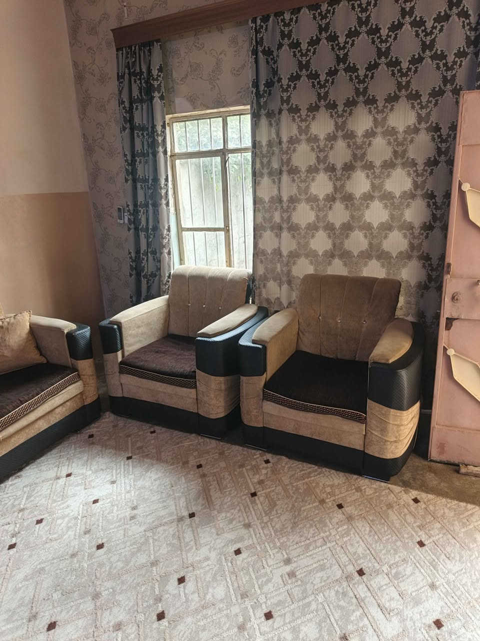 طخم قنفات 5 قطع للبيع مع طبلات5 
السعر140الف وبي مجال للشراي اتصل *********** كركوك, العراق
