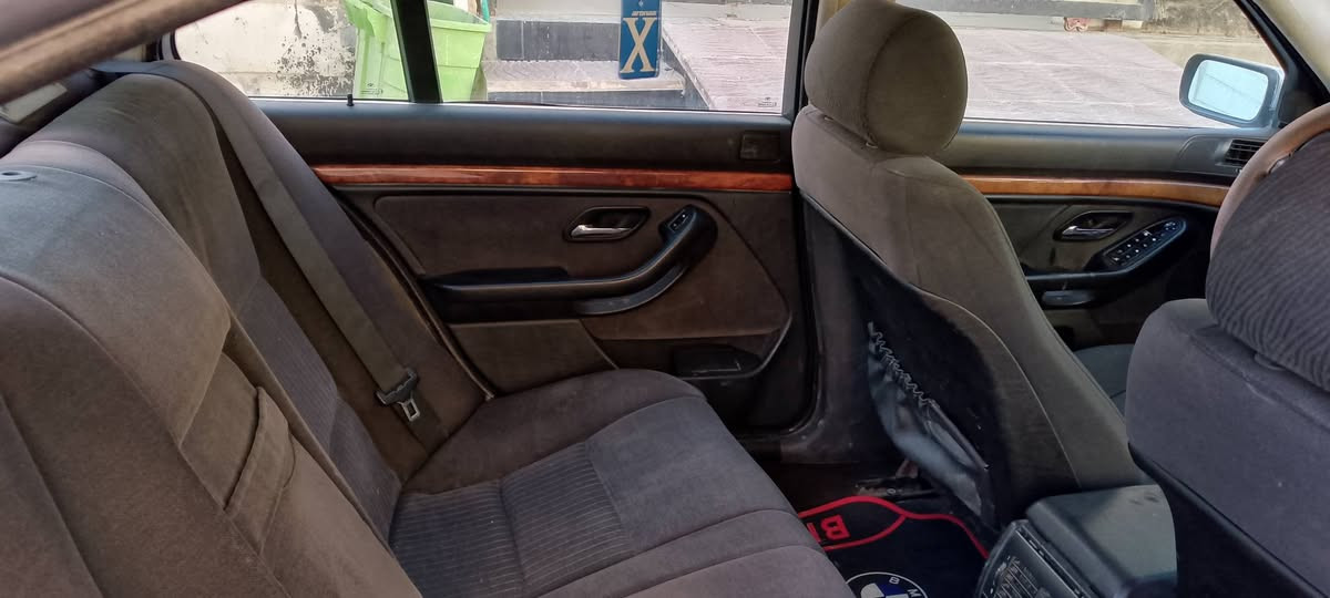 بي ام صقر موديل ٩٨
بلادية بيهة ٣قطع تقريبا صبغ اثر شخوط مكفولة من الحادث السيارة بلادية مو معمرة
رقم سليمانية سنوية بأسمي هزة جديدة 
كير تبترونيك دبل كير 
محرك ٥٢٥ مسكر تك فانوص المرغوب 
لايت حاجب 
تحكم ستيرن 
شاشة اندرويد 
كامرة
تبريد ثلج وية السويج
صدر جديد 
تخم تاير 
محرك وكير ممتازة
السيارة جاهزة من جميع النواحي 
السعر ٩٨ بيهة مجال قليل
مكاني الرمادي
للاستفسار ***********
