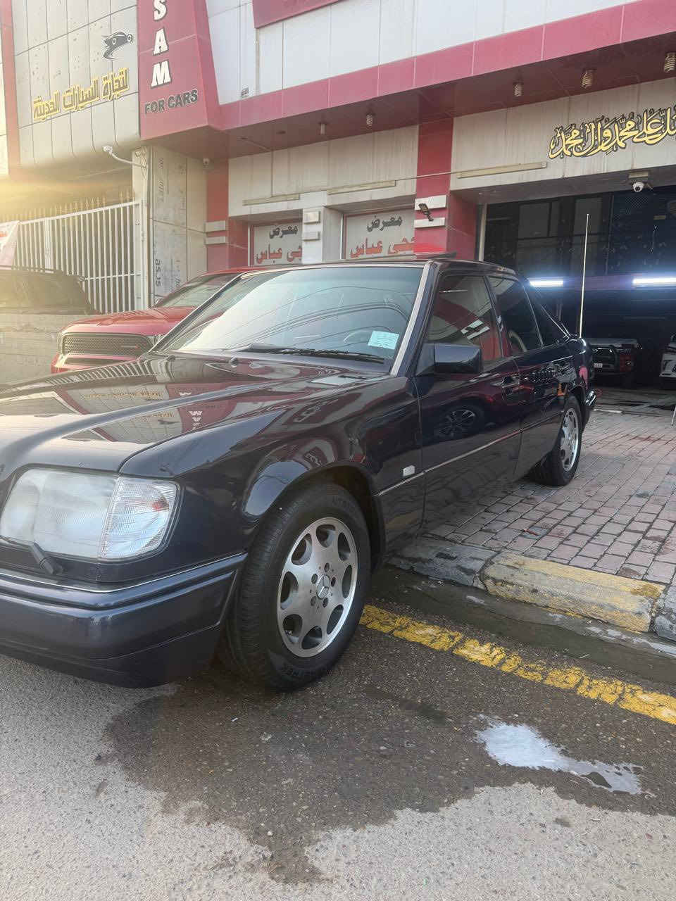 السلام عليكم
مارسيدس ١٩٩٤
محرك ٣٢٠ خراطيم سلايت كشنات كهربائية 
دبل ايرباك دبل فيت بم ويل كب بلادي 
بدون ضربه وبدون تبديل صبغ جماليه فقط 
سنويه ورقم وهزه جديد وبسمي 
مكان سياره بغداد الشعب أو جميله 
السعر ٩٠ ورقه 
***********
