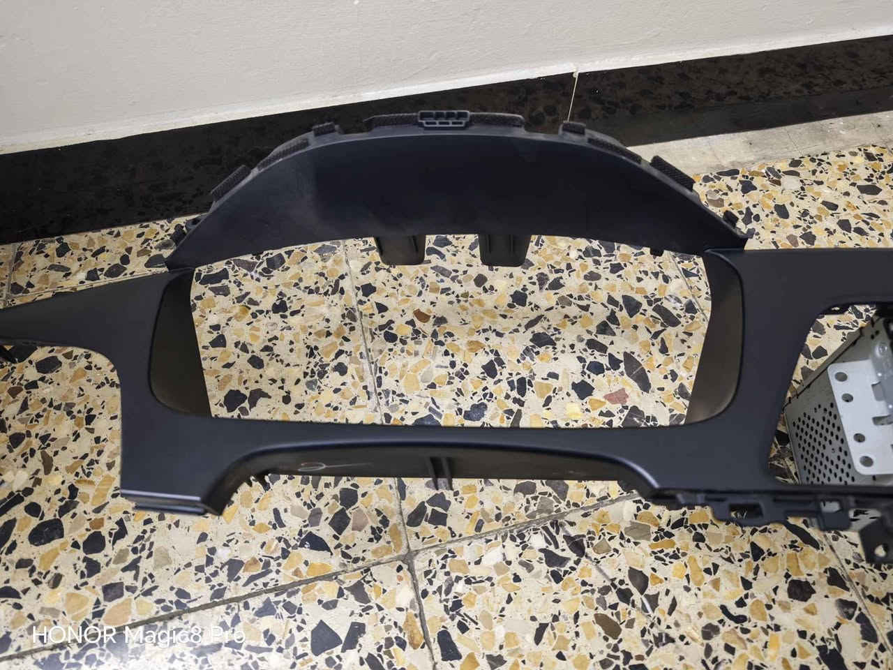 السلام عليكم
مسجل سوناتا 17 اصلي اخو الجديد مع العطر 
شرط العمل فتحتة من السيارة بدلت شاشة 
خلي سعر يرضي الله و ما نختلف 
مكاني بغداد الجديدة 
*********** Colombo, Sri Lanka
