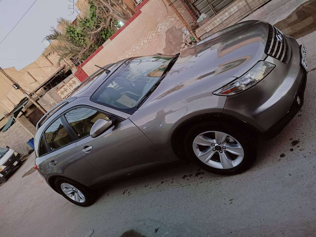 السلام عليكم ورحمة الله وبركاته
انفنتي Fx35 ٢٠٠٧ 

رقم اربيل بأسمي وكاله عامه مطلقه 

محرك ٦ سلندر ٣٥٠٠ سبورت 

كير اوتو

صدر حداديه بحاله ممتازة 

كهربائيات كلها شغاله 

السياره حادثها جاملع امامي ايمن  ومصبوغه عام اثر جراد 

تخم ويل تو سايز مال جارجر وتخم تاير جديد 

شاشه اصليه كاميرا شغاليه 

باب خلفي شفط 

السياره جدا نشطه 

بيع أو مراوس السعر ٨٠ وبيها مجال بسيط 

مكانها بغداد ابو غريب الحصوة 

رقمي *********** بي واتساب
