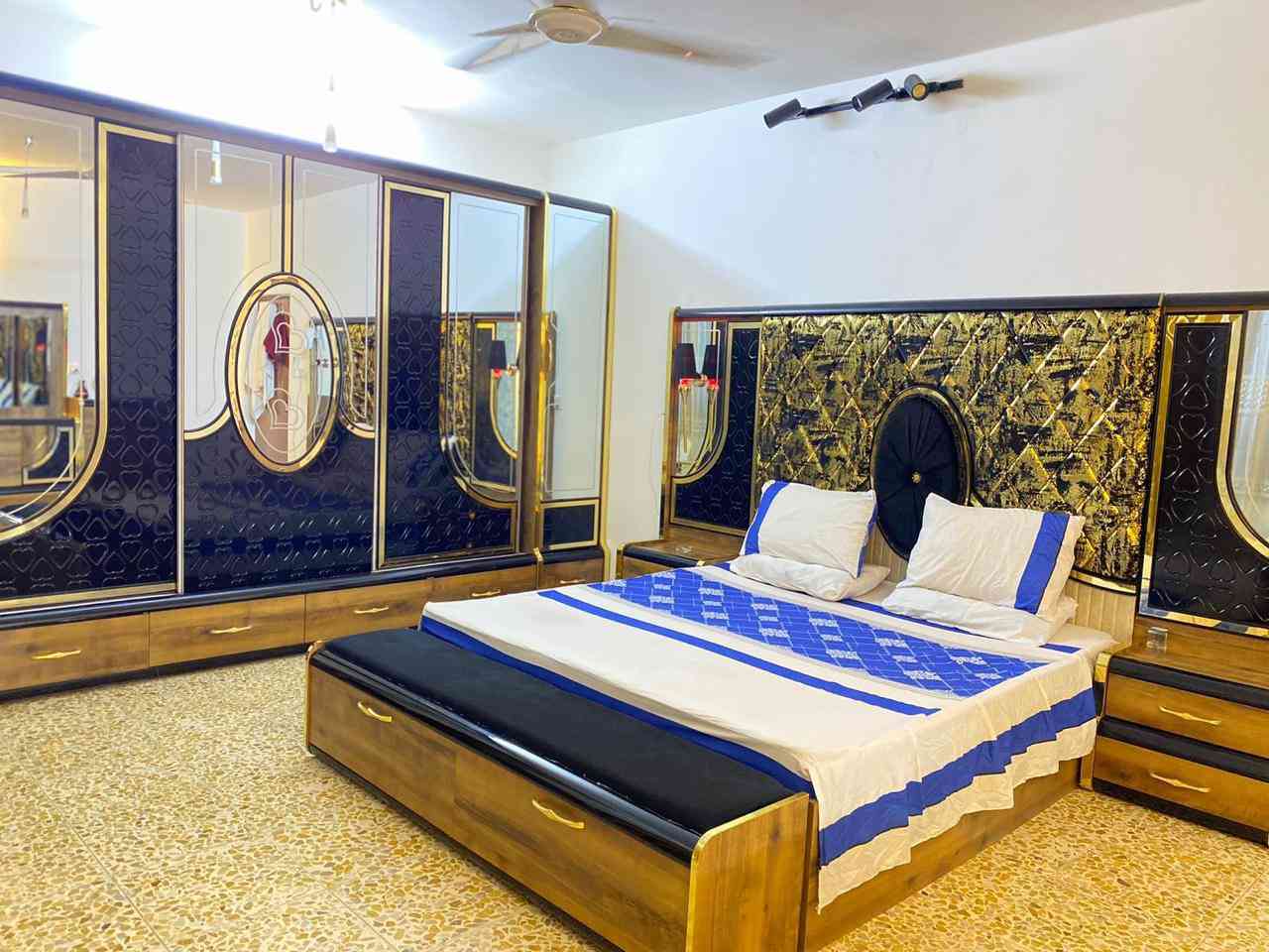 السلام عليكم غرفة نوم تركي ماخذها ٢.٧٥٠
صارلها سنتين ١١قطعه بيها اضرار بسيطة غرفة تكمة كلش رايدها بمليون ونص وبيها مجال الي يريدها يتواصل ع هذا الرقم عنواني بغداد ***********
