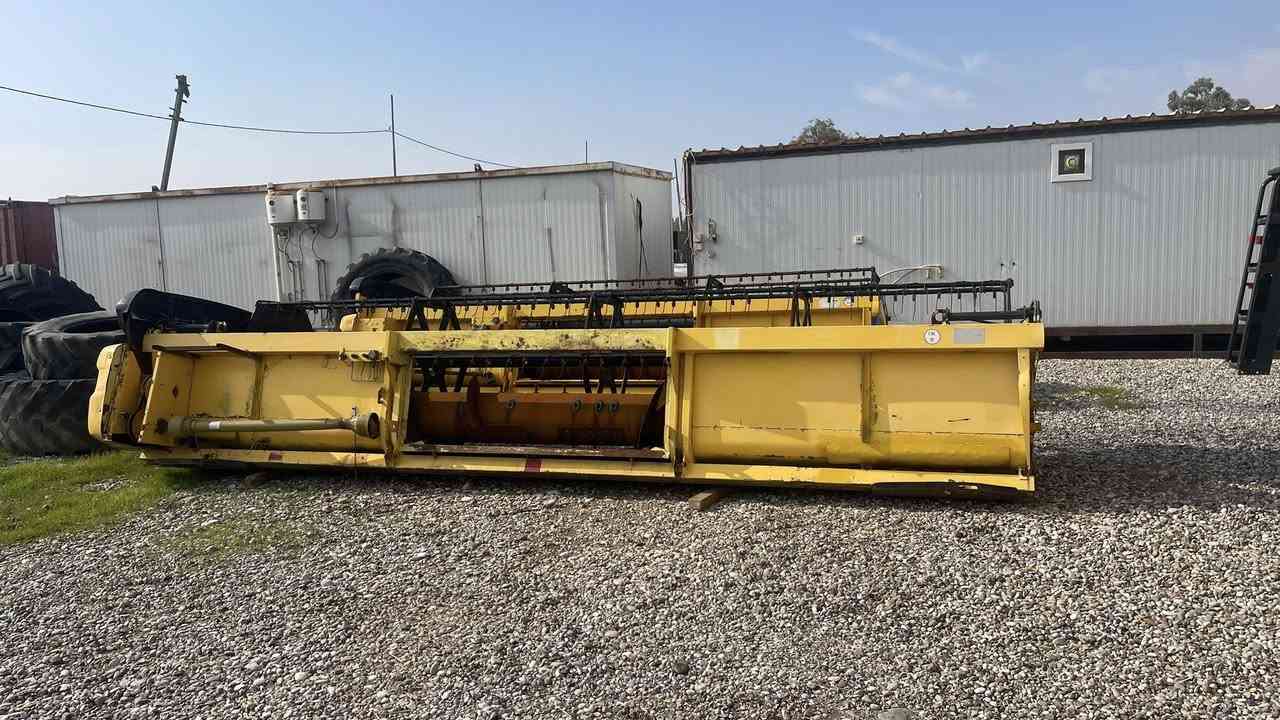 موجود تبلة 20فوت موديل 2006مراوس ب تبلة 17إذا أكو خابر علي رقم ***********
