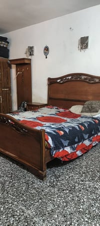 غرفه خشب صاج نجاره اصلي  للبيع جاهزه حلوه مرتبه وياها كنتور ست ابواب و...