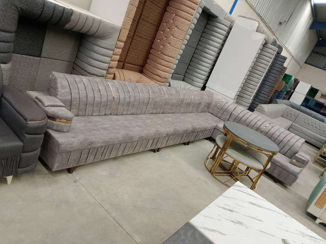 اجمل الموديلات والاوان وبأنسب الاسعار العنوان صويره شارع العام قرب محطة رضا الصالح القرب من مطعم هنداس السايد الرايح البغداد للتواصل ***********/مجمع الشمال/واهلا وسهلا بكم
