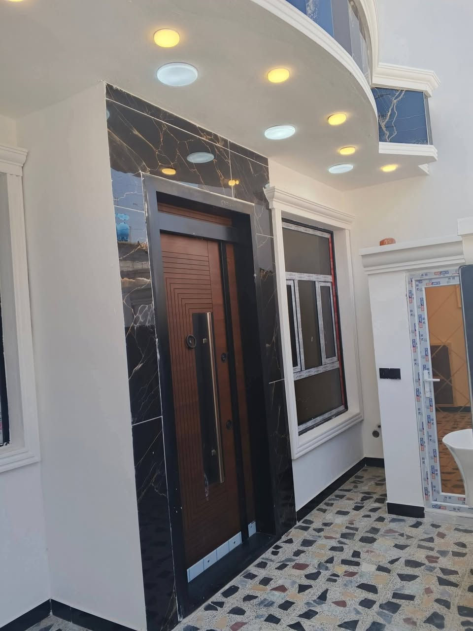 دأر البيع مساحه 100متر واجهه 6 وربع نزال 16متر طابوزراعي سند25 مجمعات البعيثة طابقين يحتوي ع ستقبال مطبخ صاله غرف نوم عدد3 صيحات عدد 3 تنازل شركة القلعة البيضاء الاستفسار خاص ***********
