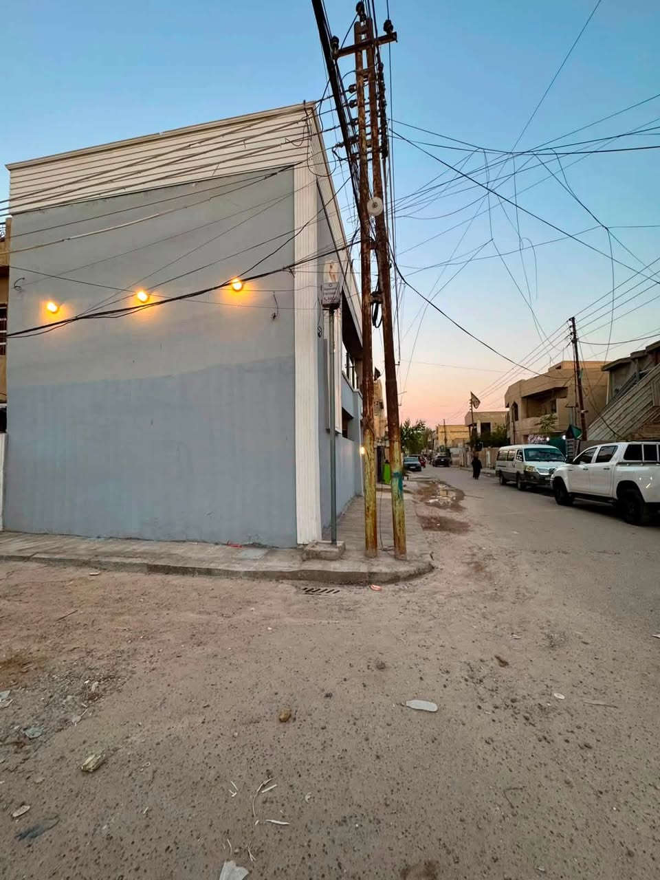 يااللّٰه
السلام عليكم دار للبيع ركن بناء جديد واجهة 10 / نزال 6

المنطقة / حي الجهاد / مربع ( الفين) قرب شارع التجاري المساحه / 60 متر / واقع حال البيت 65 متر ركن للعلم / يوجد كيبلات دفن للكاميرات والسبالت والستلايت البيت مرتب جديد ومحد ساكن بي بعد الطابق الثاني / خرفيتين نوم وصحيات وبلكونه الطابق الاول / صاله وهول ومطبخ وصحيات

استفسار***********5.
