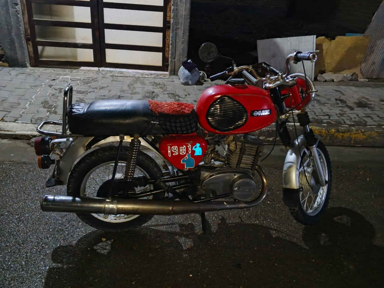 سلام عليكم دراجة MZ الماني 🇩🇪 موديل 81
الدراجة نضيفة بدون اوراق  المكينة ماكنيت  السعر 700 الف المكان  الحسينية الراشدية مسقط مقابيل عمارة المصري الشراي يتصل او يجي خاص ***********
