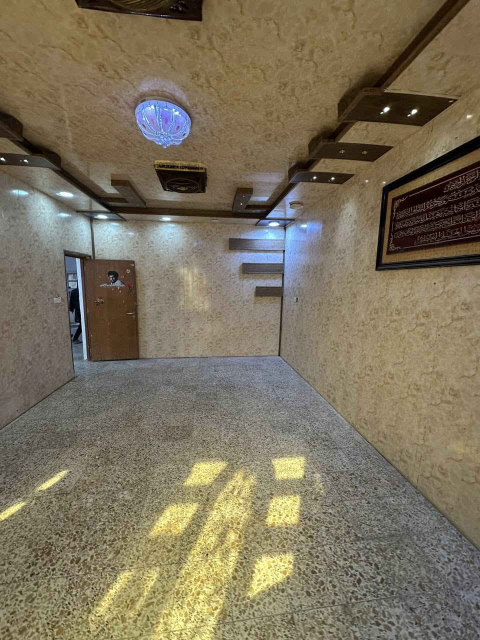 بيت طابقين طابو صرف للبيع المساحه 240  بناء درجه اولى العنوان العوفيه على السايدين نهايه العوفيه يحتوي على 5 غرف + 3 صحيات حمامات وتواليتات عدد 3+ مطبخ بالطابق الثاني ومخزن وصاله كبيره يحتوي على 2 مناور البيت جاهز للسكن  وفارغ حاليا تحويل الطابو مباشر باسم المشتري للاستفسار *********** 
***********
