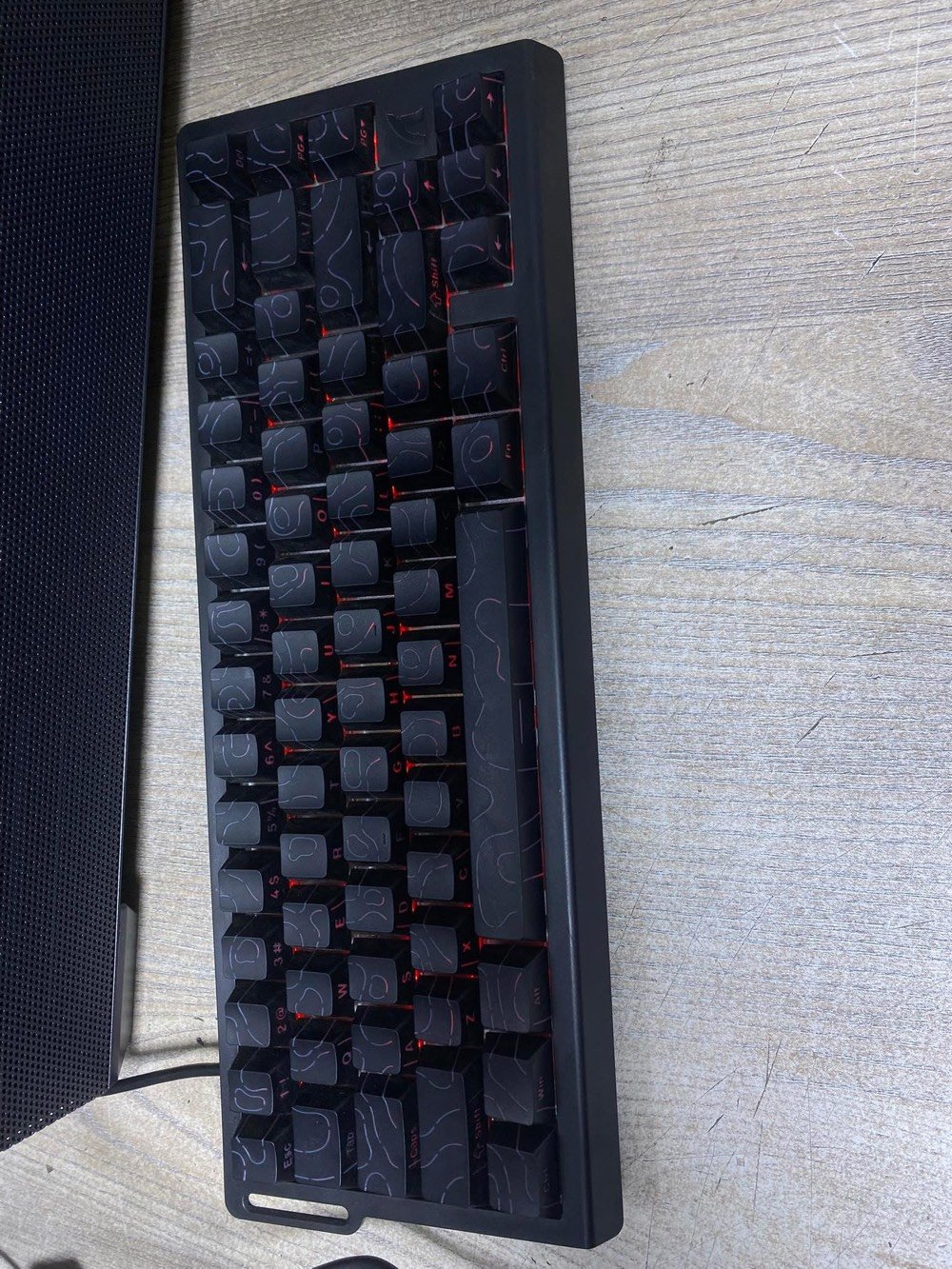 كيبورد مغناطيسي من شركة اتاك شارك x68 
دعم واي فاي بلوتوث واير 
بدون كارتون 