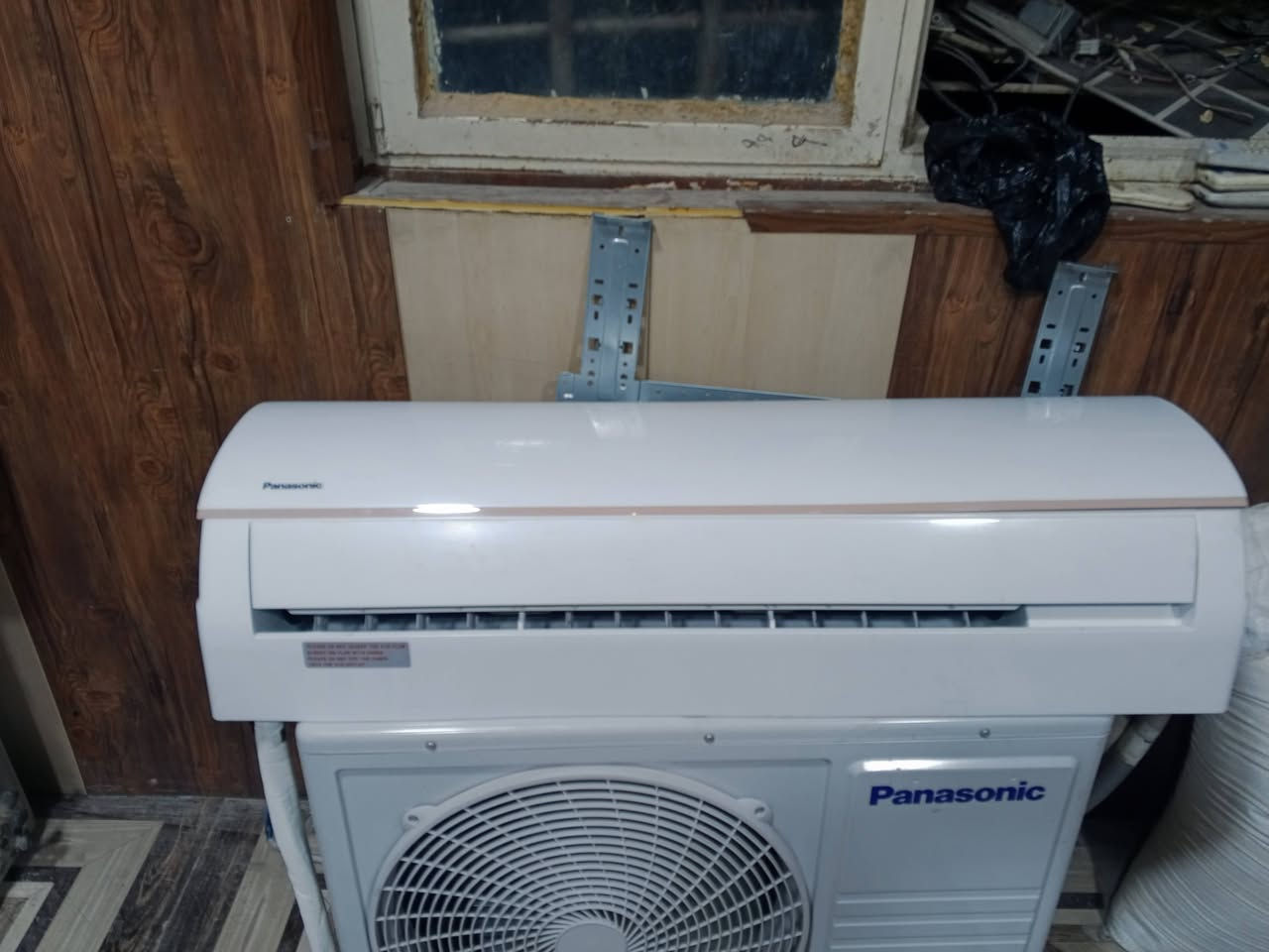 سبلت جداري طن ونص ستعمال شهر او اقل على وضع الشركه مكفول من اي تصليح ماطور بلادي غاز  كامل مع كل ملحقاته سعر 400 المكان غزاليه نهاية شارع المركز انتصال او واتساب ***********
