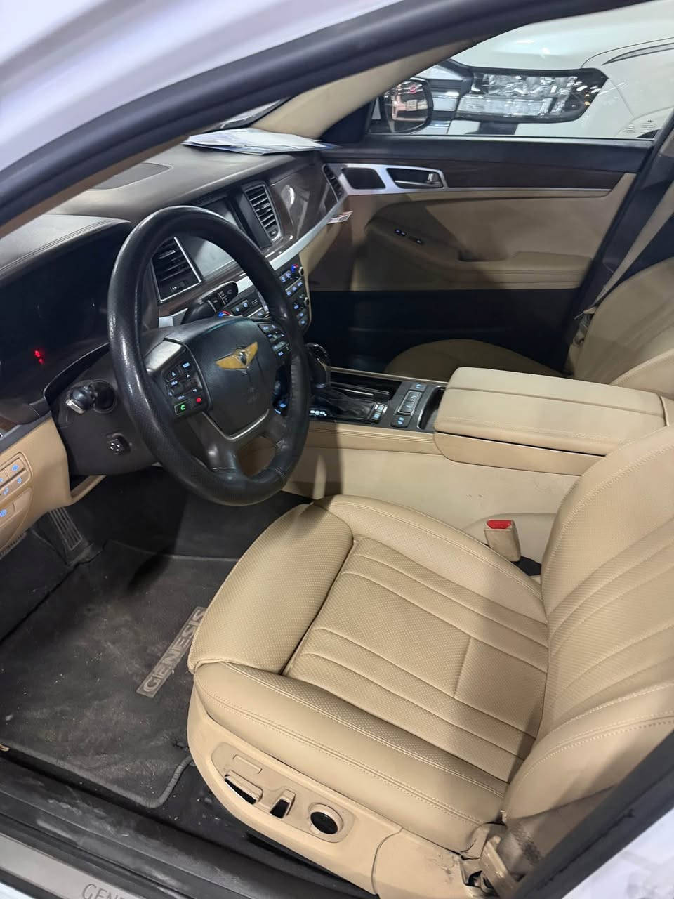 السلام عليكم 
جينسزز للبيع 
رقم بغداد الماني 
موديل 2016 
وارد امريكي حادثه جاملغ وبنيد 
وصار بيه صبغ جاملغ امامي هنا 
عداد المسافه 89 الف ميل 
السياره جاهزه 
السعر 15000$ 
للاتصال *********** 
عنوان السياره بغداد الوزيريه 
معرض نور المصطفئ Webada East, Gampaha
