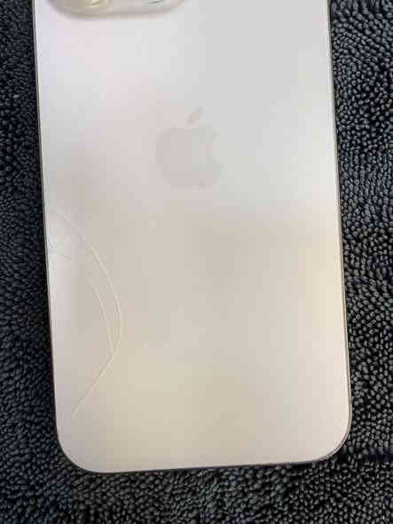 ايفون ١٦ برو ماكس 
الجهاز نضيف فقط بي هذا الكسر الي بلضهر بس ابمكان واحد 
الذاكره ٢٥٦   البطاريه ٩٧٪؜   الضمان ماستر 
السعر مليون و ٢٥٠ 
العنوان بغداد الحريه 
للاتصال ***********  متواجد فقط اتصال وتساب
