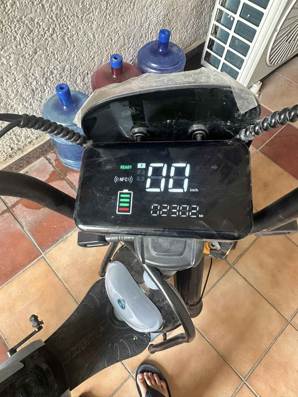 ⚡ للبيع سكوتر كهربائي ANSA بحالة ممتازة ⚡🚲
دراجة كهربائية نوع ANSA موديل حديث، نظيفة جداً واستعمال خفيف.
مناسبة للمشاوير اليومية، الجامعة، والدوام.

✅ بطارية قوية تمشي مسافة ممتازة بالشحنة
✅ اقتصادية جداً (بدون بنزين)
✅ سريعة ومريحة بالسواقة
✅ إنارة أمامية وخلفية
✅ نظام تعليق قوي ومريح
✅ نظام بلوتوث 

📍 الموقع: [زيونه ]
💰 السعر: [٤٥٠ ] وبيع مجال 

للاستفسار اتصل ممتواجد عل خاص الرقم : ***********
