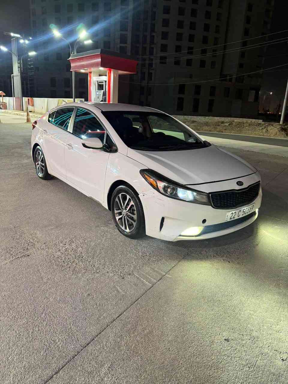 فورتي 2017 اربيل / رقم وسنوية جديد بأسمي 
مكينة 2000 دووش
مكينة وكير بحالة جيدة 
جاهزة مابيها اي نقص 
منظومة زنون كاملة عالي ناصي بلوجكتر 

بدون حادث ( فقط صبغ ) باب السايق + باب الخلفي 
وبيها مباوك بالجاملغ الامامي والخلفي على كد شبر 

مكاني بغداد / البياع 

بـ 110$ وبيها مجال بسيط 
*********** بغداد, العراق
