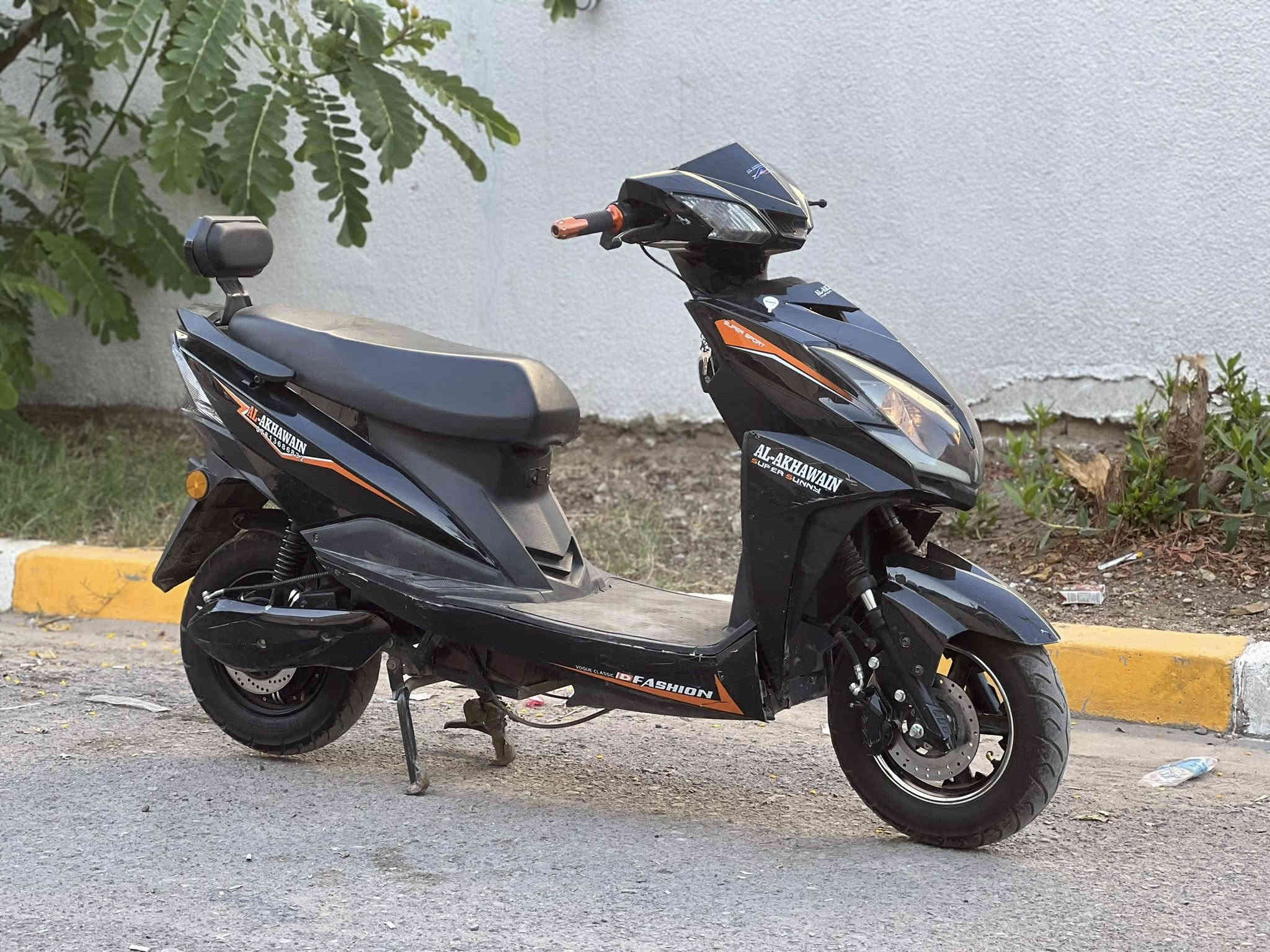 ً
سلام عليكم شباب دراجه شحن البيع نوع سكنس دراجه كامله مكمله كل نقص مابيها  كلها شغاله كهربائيات رجوع ال خلف مواصفاتها حلوه 
موديلها 2025
بطاريات 6 كبار 
السرع 3 
رجوع الخلف 
اشاير رباعيه 
لايتات امامي شغاله
بريكات دسكات هدروليكً
لونها حلو 
شاشه تعرض الك عطل ان وجد 
صندوق يتحمل أغرض مساحه كبيره 
تايرات جوبلس 
استان تعليكً+ صفح 
تشغيل عن بعد 
جهاز إنذار السرقه 
سرعتها 60 
شاحنه اصليه 
دراجه كامله 

اي استفسار اتصال 

***********

عنوان بغداد الاعظميه 

((السعر 450)) قفل
