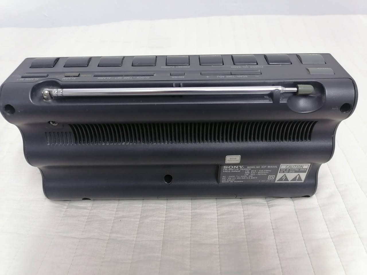 السلام عليكم جهاز جديد جديد جدآ
سوني ٣ موجات مع خزن ٥ محطات جديد حتى كتاباته ممسوحه يعني ممستخدم الجهاز ٤ بطاريات قلم مع كيبل كهرباء بي مواصفات حلوه باحث تلقائي باحث يدوي 
العنوان بغداد - البياع موجود ***********‪ واتساب
