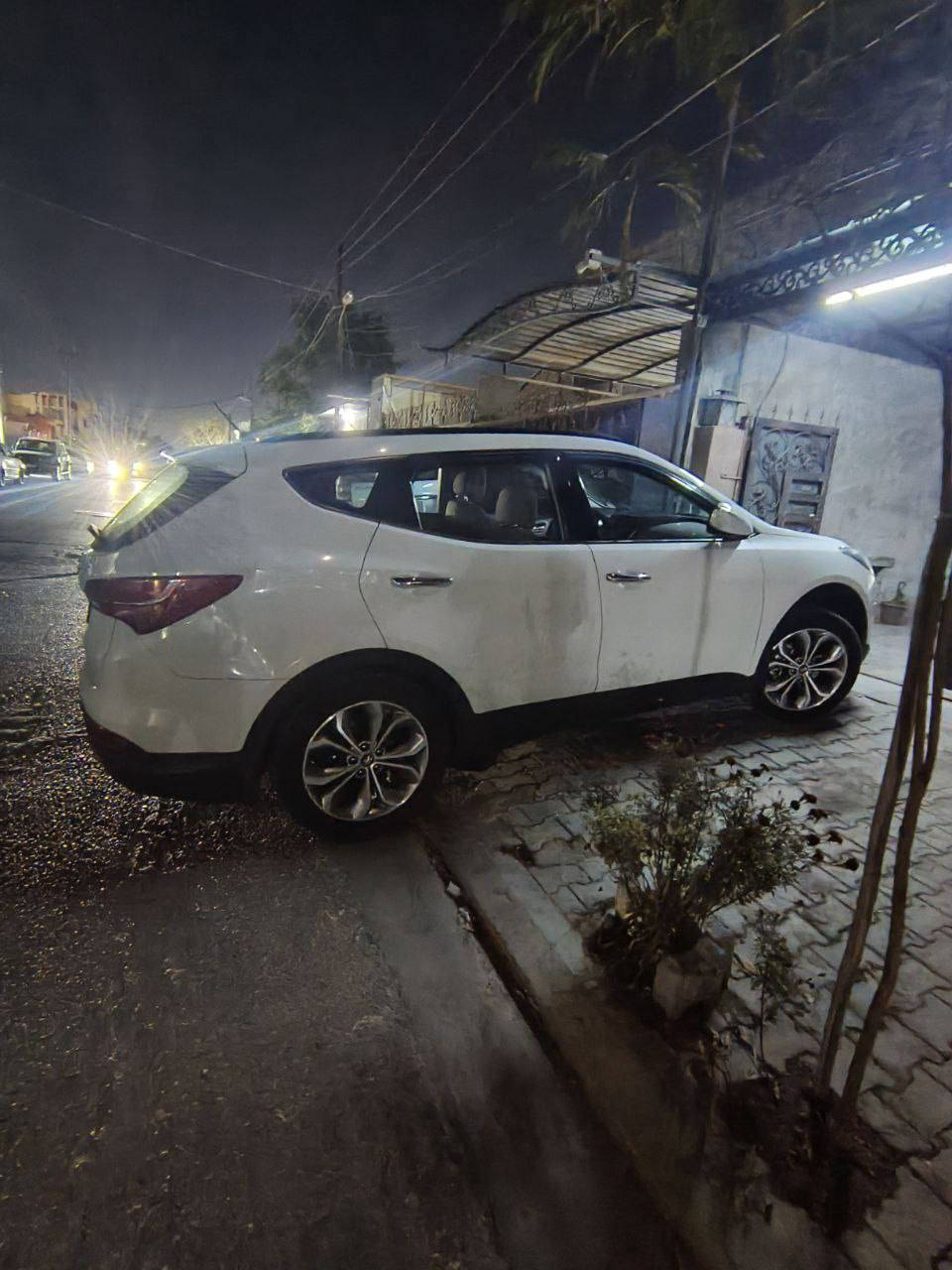 سنتافي 2013 خليجي كلين 
محرك شرط لا صرف ولا بخار 
كير اتمتيك
فول موصفات بنورما
7 راكب  
تبريد مركزي
كشن سياق  مع السكن كهرباي 
كامرة حساس بلادي
 دفتر بانزين بيها 
رقم انكليزي سليمانيه 
سنويه جديده 
تبريد تدفئ شغال
للاستفسار الاتصال 
*********** كركوك, العراق
