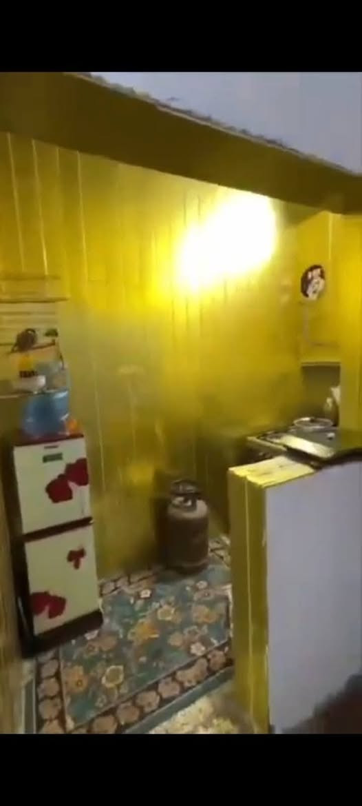 دار للايجار
200 م الايجار 500
نجف حي جمعيه قرب جامع البصراوي يحتوي ع غرفتين وصاله وستقبال ومطبخ وصحيات وطارمه وحديقه
#اشاره


**إذا كنت صاحب هذا الإعلان وتريد حذفه لأي سبب، رجاءا أرسل رسالة إلى الدعم الفني**