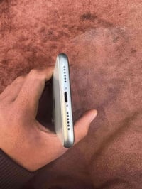 آيفون 11 • ٦٤ • بطارية ٨١%