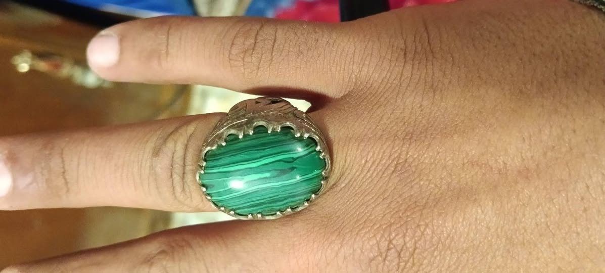 سلام عليكم ورحمة الله وبركاتة. اعزائي هذني المحابس والاحجار للبيع كلمن وسعرة الي يحب يشتري يتفضل خاص. وشكراً ♥


**إذا كنت صاحب هذا الإعلان وتريد حذفه لأي سبب، رجاءا أرسل رسالة إلى الدعم الفني**