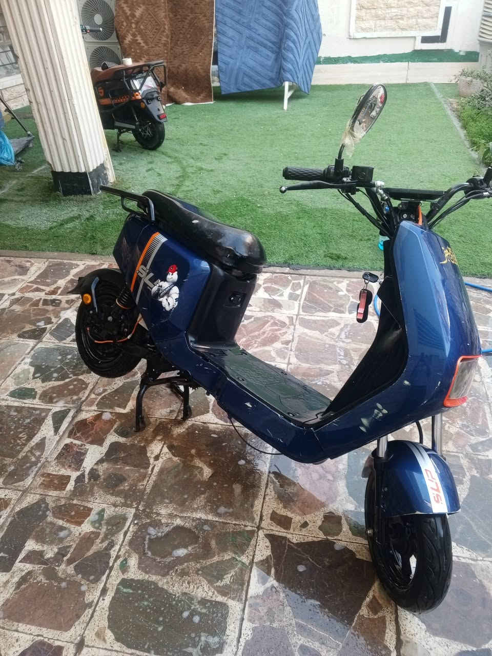 السلام عليكم
الدراجة للبيع 
موجود واتساب او ماسنجر 
رقم(***********)
مواصفات

لايت عالي ناصي 

اشاير يمنة يسرة

ثلاث سرع 

ملف 1500

بريكات المامي دسك والخلفي بنز

بيهة بطاريات منفوخة بس هاذ العطل الوحيد بدلهن وروح اطرك بيهة

تمشي. 80 كيلو بل شحنة
