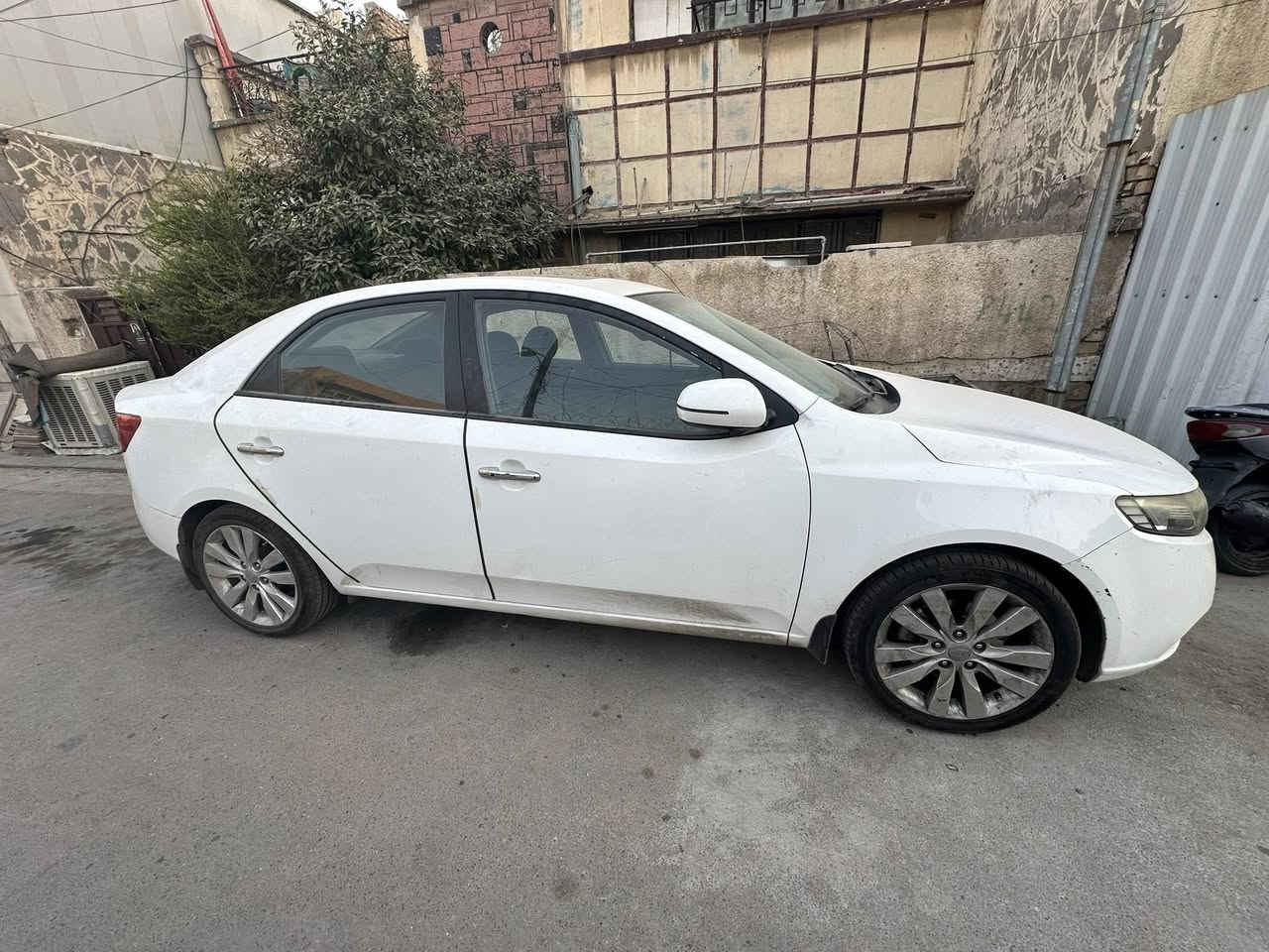 سلام عليكم اخوان
سيارة سيراتو خليجي 2013 
ماشية حاليا 128 الف و قابلة للزيادة 
سيارة : بصمة 
تحكم ستيرن 
فتحة 
حساسات خلفيه
مرايا شفط
سيارة نظيفة ماا بيه اي ضربة 
فقط هناك خدوش بسيطة

سعر سيارة 107 
مكانها بغداد / حي الحسين 
للتواصل ع رقم الهاتف
***********
***********
