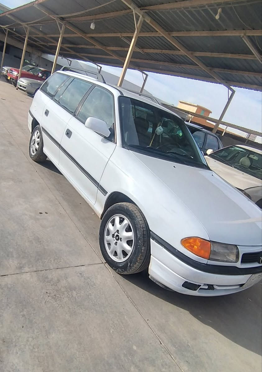 السلام عليكم
اوبل استرا موديل 1993
محرك 2000 تبريد بلادي
گير محرك جديد سيارة مال بيت رقم نينوى شرط تحويل
كابون بانزين طخم اطارات جديده ويل كب السعر 58ورقه وبي مجال للطيبين
العنوان موصل الايسر رقم الموبايل ***********
