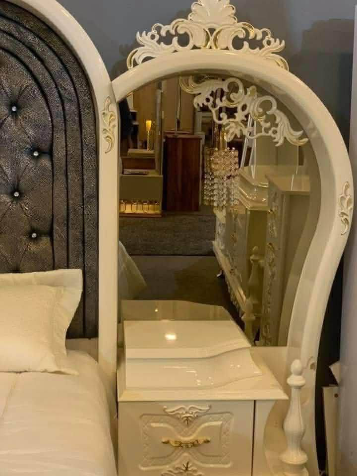غرفة نوم نيو كلاسيك مميزة جداً بتفاصيل ملكية وألوان راقية (أوف وايت × كحلي مخمل كبس) وتحتوي على انارة مخفيه
غرفة نوم نيو كلاسيك مميزة جداً بتفاصيل ملكية وألوان راقية (أوف وايت × كحلي مخمل كبس) وتحتوي على انارة مخفيه

✅ نظيفة جداً

✅ بدون أي كسر أو ضرر مع ملاحظات بسيطه جدا

تتكون من:

سرير ملكي فاخر

كنتور سلايد مرايا كبير ومرتب

٢ كومدينة مع مرايا جانبية

ميز تواليت ملكي حجم كبير

مرايا عاموديه حجم كبير + ميز اضافي كبير+شازلونا+طابورية

دوشك طبي تركي وحده ماخذه ٢٥٠ دولار

الغرفة تعطي فخامة وشكل راقي للغرفة خصوصاً بالإضاءة والديكور 🤍

💰 سعر الشراء كان: ٤ مليون و٢٥٠ ألف

📌 البيع بسعر مناسب: ٢ مليون

للاستفسار مراسلة خاص


**إذا كنت صاحب هذا الإعلان وتريد حذفه لأي سبب، رجاءا أرسل رسالة إلى الدعم الفني**