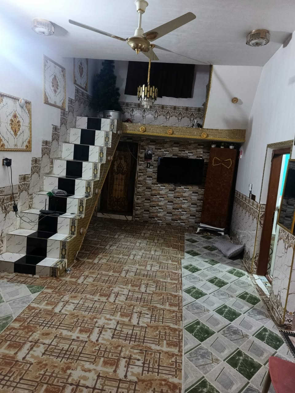 السلام عليكم عدنه بيت البيع حاوي العباس السعر خاص ***********
