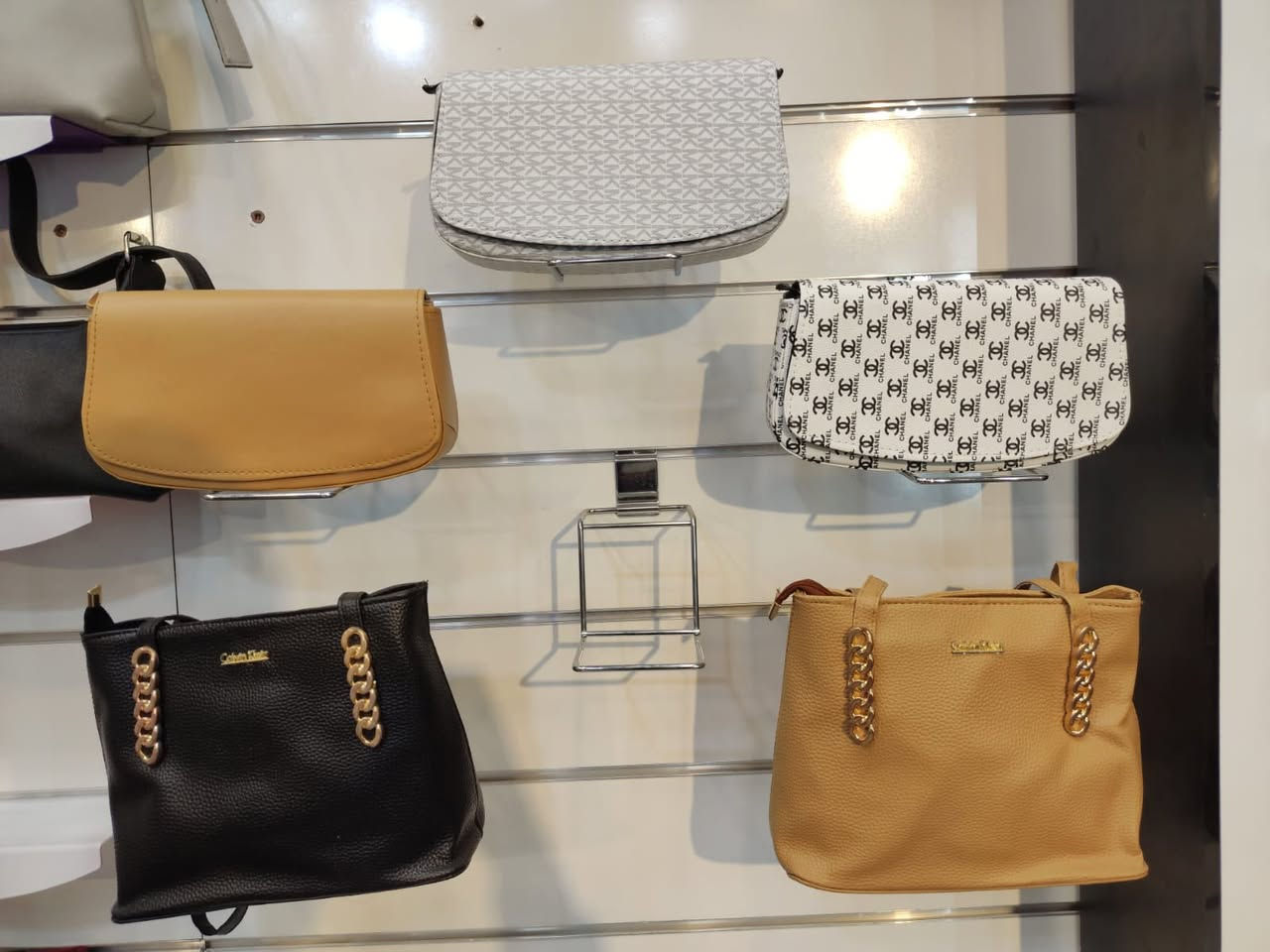 جنط نسائية ٧,٠٠٠
جنتاي ئافرتان ٧,٠٠٠ 
توصيل. كركوك ٣,٠٠٠


**إذا كنت صاحب هذا الإعلان وتريد حذفه لأي سبب، رجاءا أرسل رسالة إلى الدعم الفني**