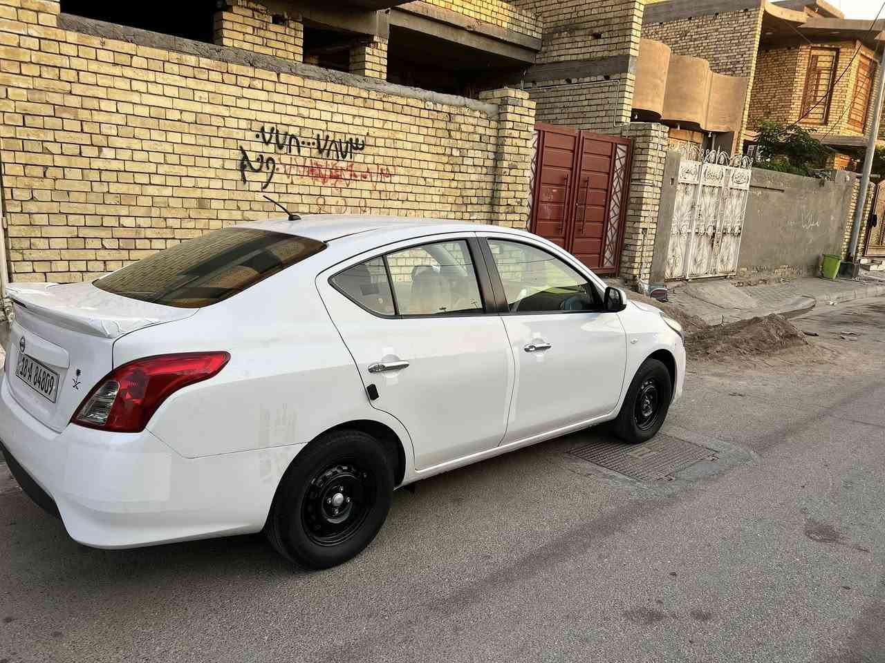 السلام عليكم
نيسان سني موديل 2018 هندي بليته زركه
موصفات السني معرفه
رقم بابل بسمي تحويل ثاني يوم 
ماشيه 80
محرك كير مكفولات 
سياره بيه قطعتين صبغ جاملغ وباب عكس السايق 
عنوان واسط الكوت مركز المدينه 
السعر 98 وبي مجال 
(مكلف بالنشر مامتواجد خاص)
***********
