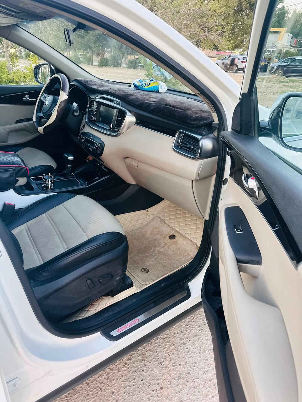 السلام عليكم
سورنتو خليجي ٢٠١٩ رقم بغداد دولي باسمي تحويل مباشر
٦ سلندر
٧راكب
٣ قطع تبريد
بصمة تشغيل وابواب
مري شفط 
جنطة شفط كهرباء 
كشنات جلد
كشنات كهرباء 
بردات بلادي
لايت زنون
بك لايت LED 
انضمة قيادة متعددة
شاشة كبيرة
كامرة دوارة
حساس خلفي
تحكم ستيرن جهتين

سيارة كلش حلوة وبالواقع احلى من الصور
تخم تاير جديد باتري جديد السيارة ماشية ٦٣ الف كيلو
كير ومحرك مكفول على وضع الشركة
مكفولة من الصبغ والبارد والتبديل والطخة (مكفولة من الدعامية للدعامية)

مكاني بابل الحله السعر255 ورقة وبيها مجال بسيط حق الجية
للأستفسار  
الاتصال بالرقم 
***********
***********
***********
