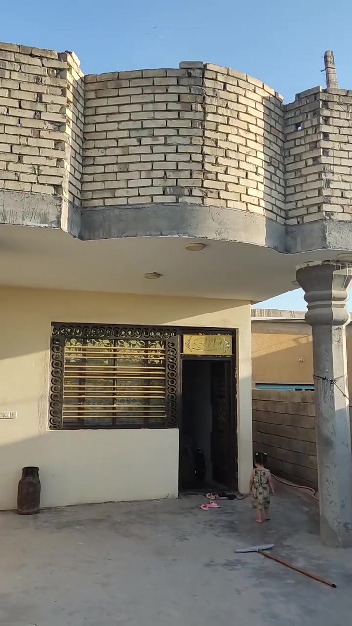 السلام عليكم بيت للبيع مكان تقاطع النهروان قريه الامام الصادق ***********
