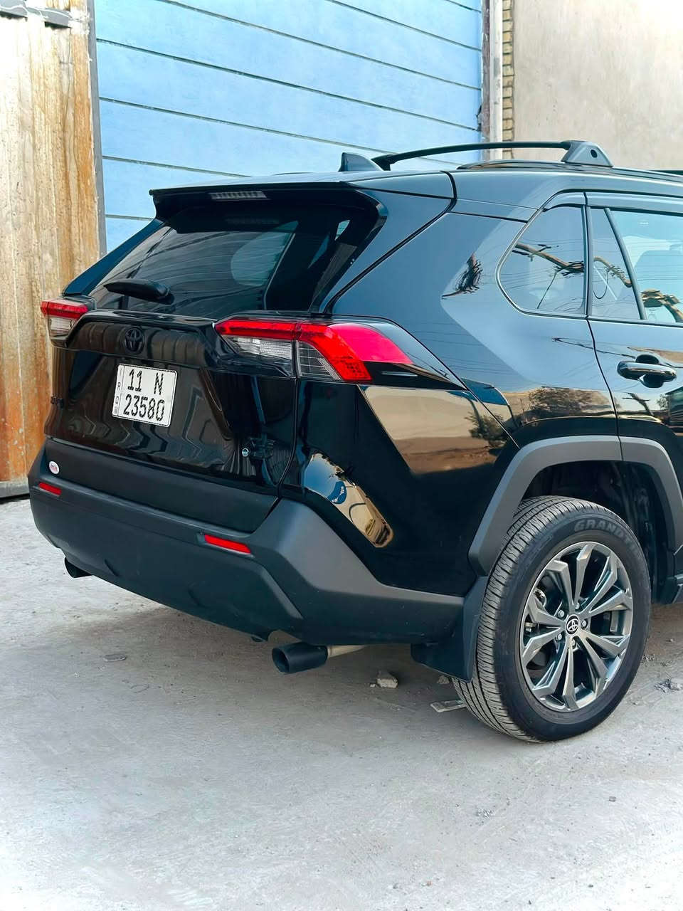 سعر 210ورقه بيه مجال
تويوتا راف فور/ xle بريميوم فول 
موديل /2025 فورويل 
ماشيه /6الاف هايربد 
فتحه /سقف 
كشنات جلد تدفئه 
حساس امامي خلفي 
تبديل باب وجاملغ نفس ألون 

عنواني بغداد /***********
