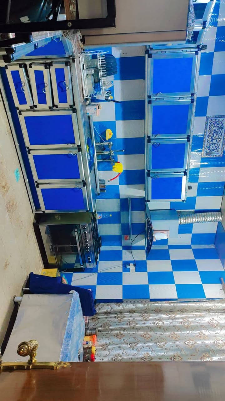 السلام عليكم بيت للبيع 140 متر ركن وطالع منه محل
موقع الدار حي النصر قريب عله الاطفائيه وقريب عل الشارع
سعر البيت 165 وبي مجال بصيط ***********
