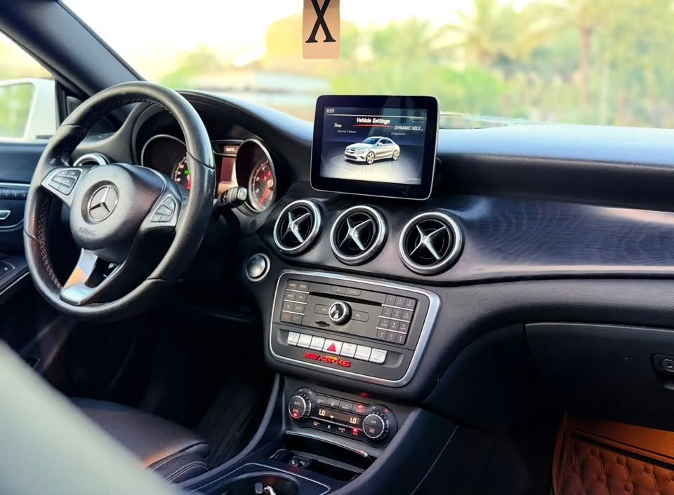 📣 للبيع: مرسيدس CLA 250 موديل 2019 أعلى صنف (فول مواصفات) 📣
المواصفات الأساسية والمحرك:
 الموديل: 2019.
 المحرك: 4 سلندر، 2000 تيربو (قوة وعزم عالي مع كفاءة ممتازة في استهلاك الوقود).
 ناقل الحركة (الگير): أوتوماتيك سبع سرعات مع بدالات تعشيق خلف المقود (شفتات ستيرن).
 نظام الدفع: أمامي (FWD).
👁️ أنظمة الرؤية والمرايا الذكية (المواصفات الرقمية):
 المرايا الداخلية والجانبية الذكية: ميزة التعتيم التلقائي الرقمي (Auto-Dimming) لمنع وتخفيف الضوء العالي المزعج من السيارات الخلفية.
 المرايا الجانبية: كهربائية بالكامل، قابلة للطي أوتوماتيكياً، وتحتوي على مؤشرات ضوئية (إشارات بالمرايا).
♨️ حزمة التدفئة والراحة (المقاعد والمقود):
 تدفئة المقاعد الأمامية: هيترات متعددة المستويات للمقاعد لتوفير أعلى مستوى من الراحة.
 تدفئة المقود (الستيرن): نظام تدفئة خاص بالمقود للأجواء الباردة.
 المقاعد: بتصميم رياضي مميز (Sport Seats) مصنوعة من الجلد الفاخر مع ذاكرة لحفظ وضعيات الجلوس.
🛡️ أنظمة الأمان والرادارات الذكية:
 رادار أمامي متطور: نظام التحذير من التصادم واقتراب المركبات مع التنبيه النشط.
 رادار جانبي (النقاط العمياء): نظام (Blind Spot Assist) للتنبيه في المرايا عند التجاوز أو مرور سيارة بجانبك.
 كاميرا خلفية: عالية الدقة مع خطوط توجيهية ديناميكية للمساعدة على الركن.
 نظام تنبيه السائق: (Attention Assist) لكشف إرهاق السائق وتنبيهه أثناء القيادة لمسافات طويلة.
✨ حزمة الترفيه والأنظمة الذكية المتكاملة:
 فتحة سقف بانوراما زجاجية بالكامل قابلة للفتح.
 نظام الترفيه والشاشة: شاشة مرسيدس الأصلية يتم التحكم بها عبر الماوس الوسطي المتطور.
 نظام Apple CarPlay: لربط هواتف الآيفون بالكامل وعرض الخرائط والتطبيقات.
 نظام Android Auto: لربط وتشغيل هواتف الأندرويد.
 نظام ربط الشاشة (MirrorLink) ونظام البلوتوث (Bluetooth): للمكالمات والموسيقى بجودة صوت عالية.
💎 مواصفات التصميم والتحكم الإضافية:
 التحكم من المقود: مقود رياضي متعدد الوظائف (ستيرن فولوم) للتحكم الكامل بالشاشة والمكالمات ونظام الصوت.
 إضاءة داخلية محيطية: (Ambient Lighting) تضفي لمسة فخامة داخل المقصورة.
 وضعيات قيادة متعددة: (اقتصادي ECO، مريح Comfort، رياضي Sport، وتخصيصي Individual) للتحكم بأداء المحرك والگير.
 نظام الدخول والتشغيل الذكي: تشغيل السيارة بلمسة زر (بصمة تشغيل).
حجم الاطار 18
ماشية 72 الف مايل
حادثها تخريب بدون ايرباكات 
البنيد امبدل وباب الصدر امبدل نفس اللون سيارة كاملة بدون نقص راح ارفق الصور الحادث  
السعر 155 ورقه وبيها مجال او مراوس بسياره عاليه العنوان بغداد حي الاعلام  ***********
