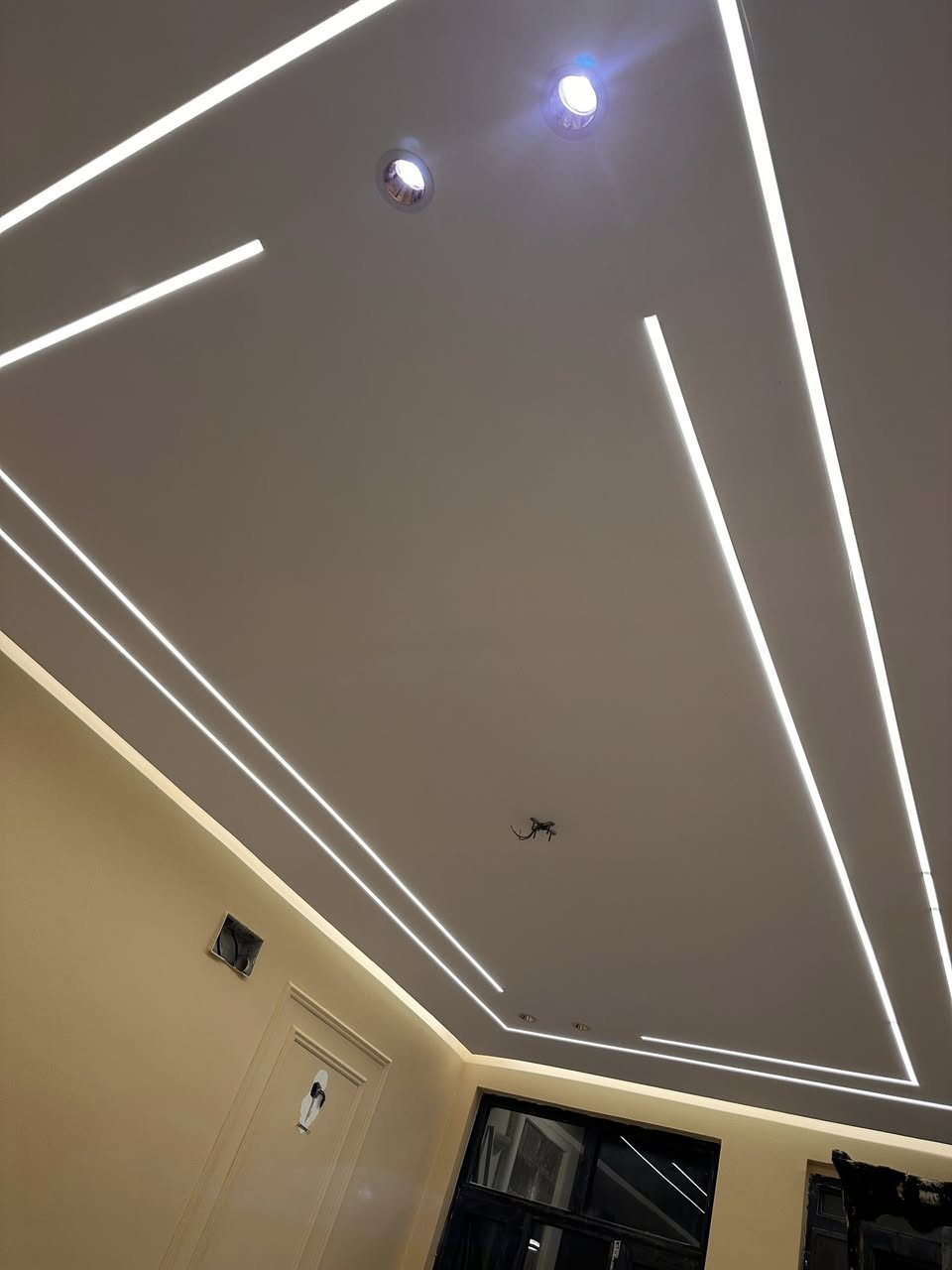 ديكور داخلي وصبغ جزء بسيط من اعمالنا ***********
