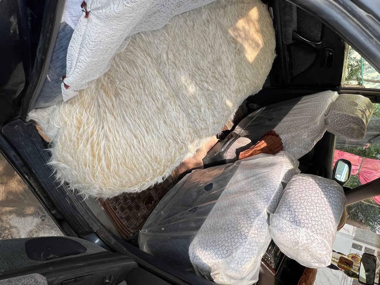 سيارة بطه منفصل نيلي موديل ٩٣ كفالة 
من حدادة ومحرك ومن نقل وكص وكهربائيات كلشي شغال بيه وتبريد شغال رقم إنجليزي والسنوية نهاية 2026بأسمي السعر 60$ وبيه مجال العنوان /قضاء المدينة / الشروق 
الهاتف : ***********
