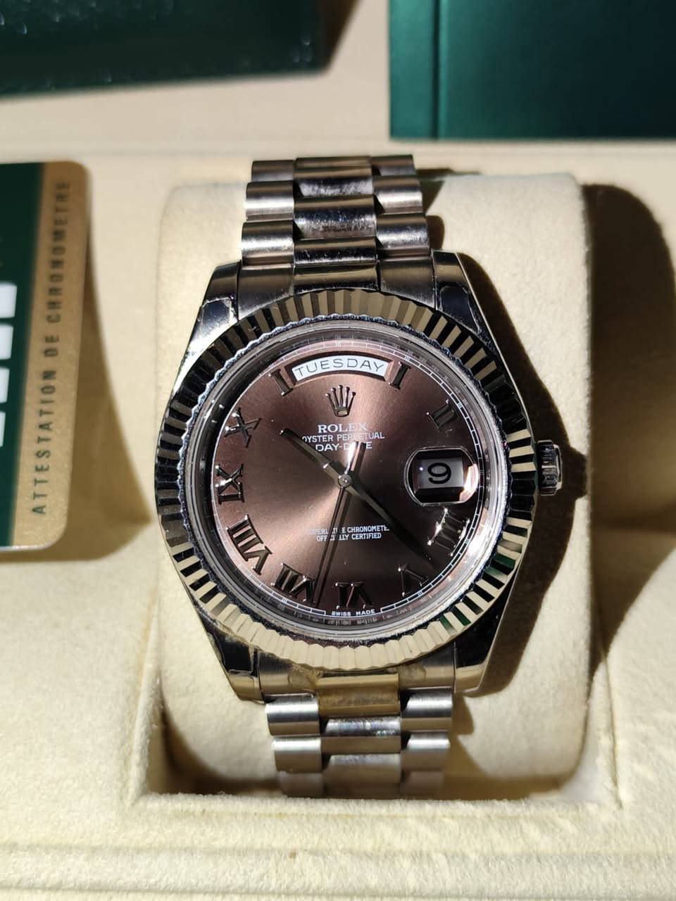 � للبيع ساعة رولكس أصلية 🔥

ساعة رولكس دي ديت موديل 2015
مقاس 41 ملم
ذهب أبيض بالكامل 💎

الساعة مخزنة ونظيفة جداً
حالتها وكالة 100%
بيها كامل مرفقاتها + الاستيكرات موجودة
وأنا أول مالك إلها مشتريها من الوكالة مباشرة

✨ تعطي لونين مثل ما مبين بالصور ✨

ساعة فخمة ومميزة للّي يعرف قيمة الرولكس 👌
السعر للجادين فقط

📞 للتواصل: ***********
متواجد على الاتصال وخط الواتساب
