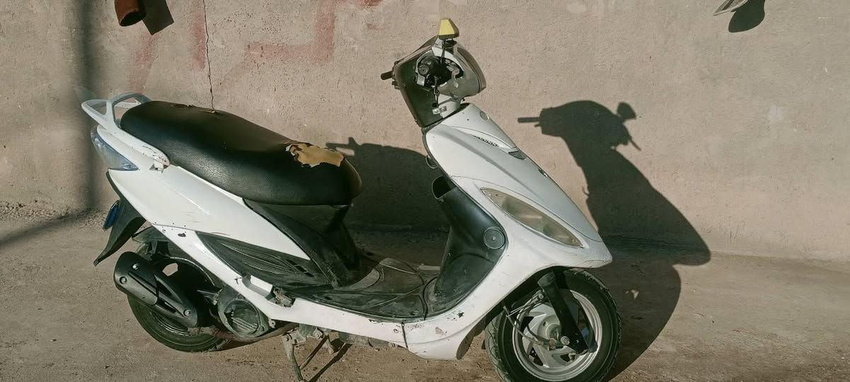 سلام عليكم
دراجة جي فور فحل للبيع 
المواصفات
دراجه مفتوحه مجفته تجفين رايمر اصليي
دراجه خير من الله لياخذه ينسه لعطل الله شاهد 
لتواصل ***********بي واتساب 
العنوان قلعه سكر
