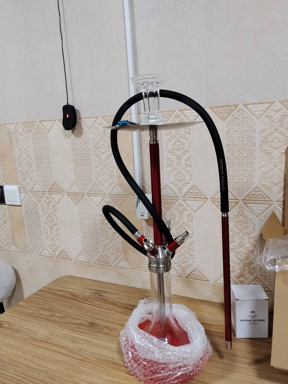 سلام عليكم اركيله الماني اربع تنافيس ويصير يدخنون بيها اربع اشخاص كاربون فايبر سل ستيل الثقيل جديد غير مستعمل مكاني نجف*********** وات ساب متواجد سعر٨٥ وياها فنجان كرستال اصلي
