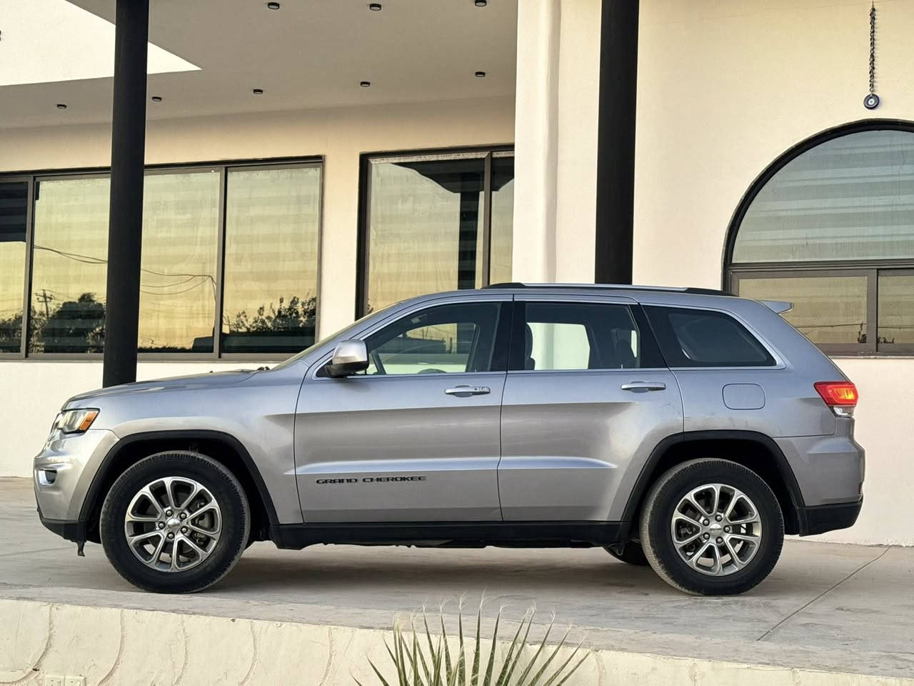 جيب كراند شيروكي لاريدو 2017
جيب كراند شيروكي لاريدو 2017

بيع او مراوس مع سيارة بسعر معقول 👉👉

السعر 195 

✅ ايرباك سليم

✅ نظام الدفع: 4x4

✅ محرك 3600

✅ بصمة + تشغيل عن بُعد + دخول ذكي

✅ تدفئة بالكشنات

✅ داخل أسود

✅ رادارات خلفية + حساسات

✅ لايت زينون

✅ تبترونيك + شفتات ستيرن

✅ سنوية ورقم جديد

📌 الحالة: داخلة كلين، باب السائق تبديل شركة نفس اللون 

وصبغ جاملغ بدون دواخل ايرباك سليم

💰 السعر: 200

📍 الموقع: موصل بعشيقة او #اربيل

📞 للتواصل واتساب￼

‭‬

*********** واتساب 

***********
