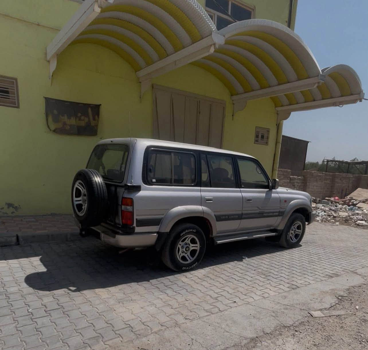 سلام عليكم لاندكروز موديل 1997 رقم بغداد انكليزي بأسمي VX R كفاله سعر ١١٠.  ***********–
