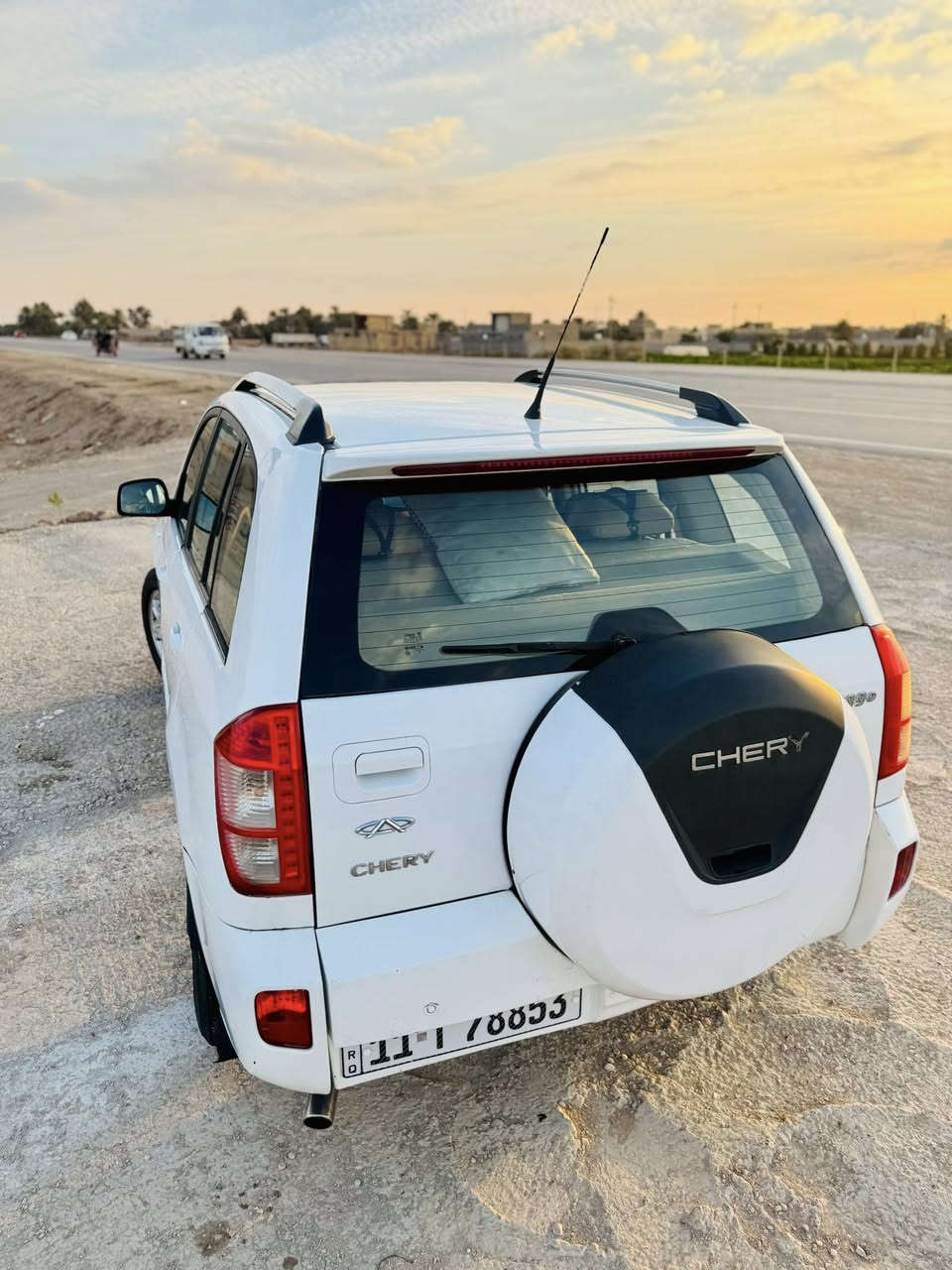 سلام عليكم 
سياره تيكو البيع 
موديل 2015 رقم انكليزي بغداد بسمي 
محرك وكير كفاله وتدفئه وتبريد شغال 
فول مواصفات تحكم ستيرن شاشه تاب كأمره 
مثبت سرعه السياره ماشيه 125 الف 
برغي مامبدل بيهه عله وضعهه السياره 
سوناره بل منشور 
مكاني واسط كوت ***********
