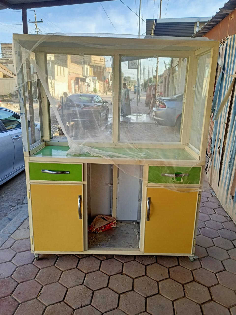 السلام عليكم جام خانة للبيع وميز مقبلات وطباخ فلافل ناصرية مركز ***********
