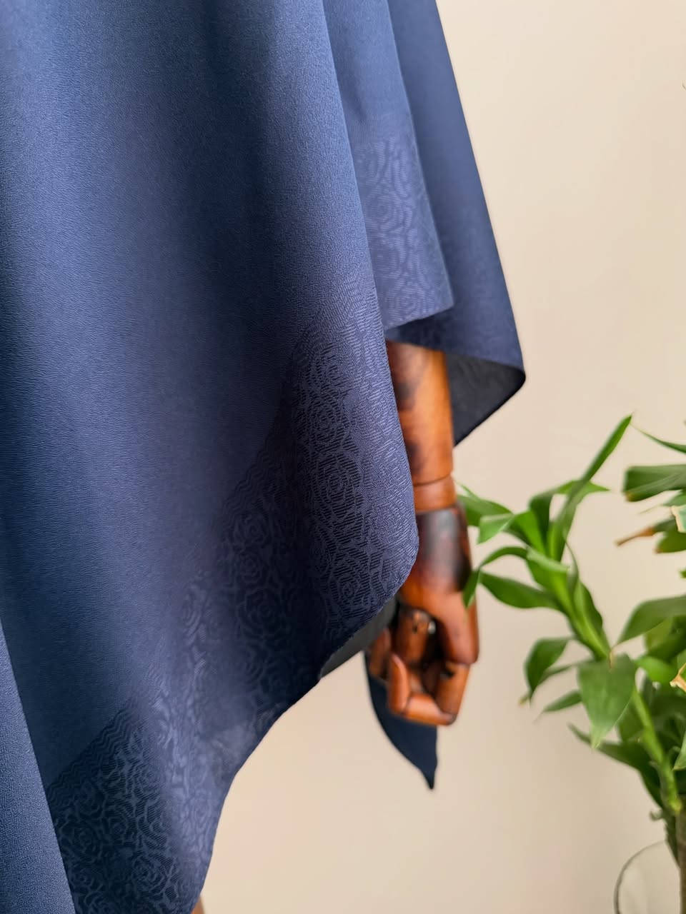 ✨ أناقة هادئة تكمّل إطلالتك ✨

حجاب جاكار تركي 🇹🇷
قياس 120 – عملي ومناسب لكل يوم 🤍

💫 قماش فاخر بنقشة جاكار ناعمة
💫 حاشية هادئة تضيف لمسة راقية بدون مبالغة
💫 خفيف ومريح وثابت طول اليوم

اختيارك المثالي للستايل البسيط والأنيق 👌

📦 متوفر الآن بعدد محدود
📩 للحجز والاستفسار راسلينا دايركت


**إذا كنت صاحب هذا الإعلان وتريد حذفه لأي سبب، رجاءا أرسل رسالة إلى الدعم الفني**